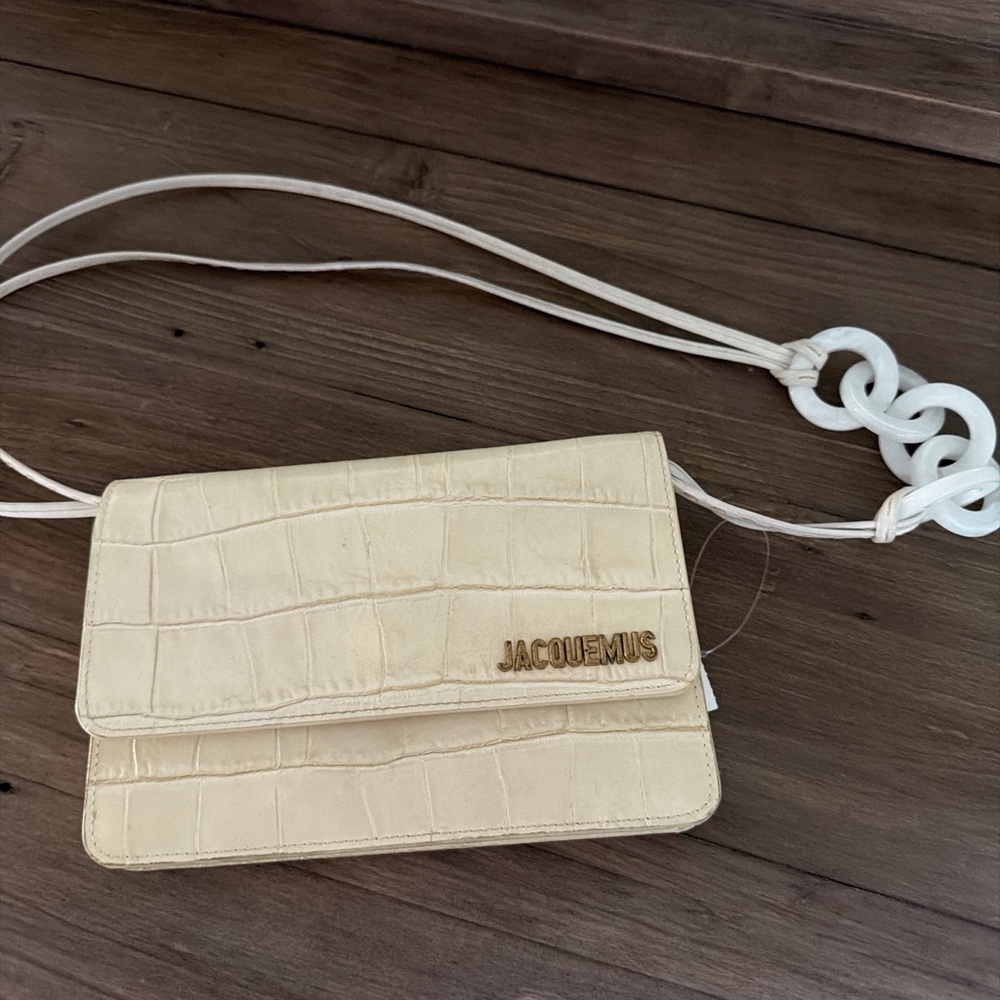 Jacquemus Cream Croc-Embossed Crossbody with Chain-Link Strap